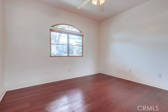 Building Photo - 512 N Juanita Ave