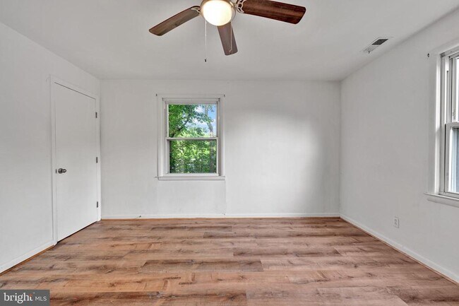 Building Photo - 811 Seagrove Rd