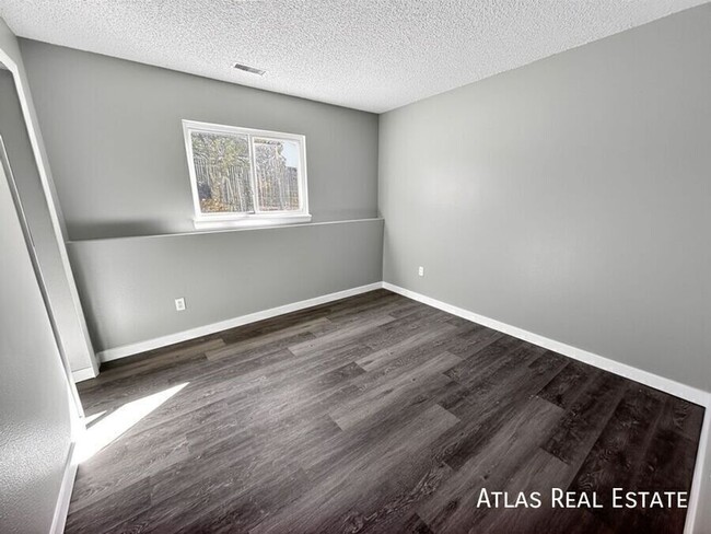 Building Photo - 1825 Zebulon Dr