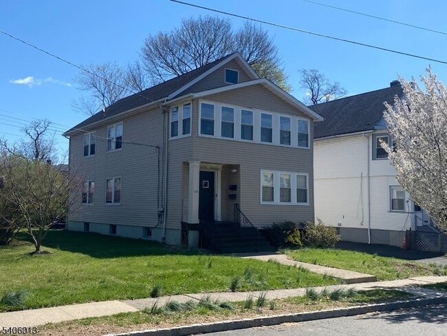 Building Photo - 133 Willowdale Ave