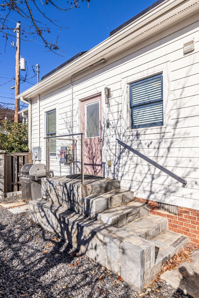 Building Photo - 71 Randolph St NE