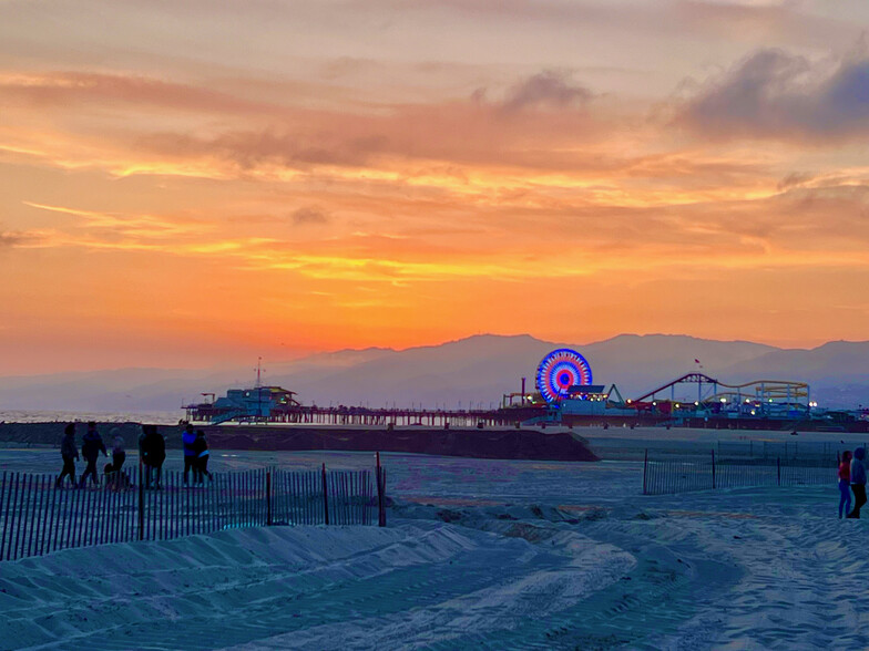 Views of the Santa Monica Pier at sunet - 2221 Ocean Ave