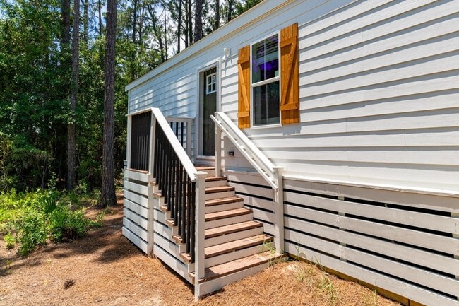 Building Photo - 2 Bedroom/ 2 Bath Mobile Home - Santa Rosa Beach, Florida