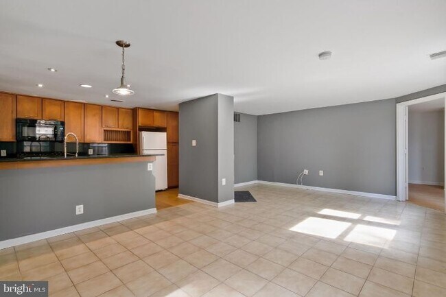 Building Photo - 4463 Pembrook Village Dr