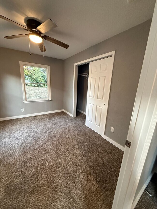 Building Photo - 3+ bedroom/2 bath house