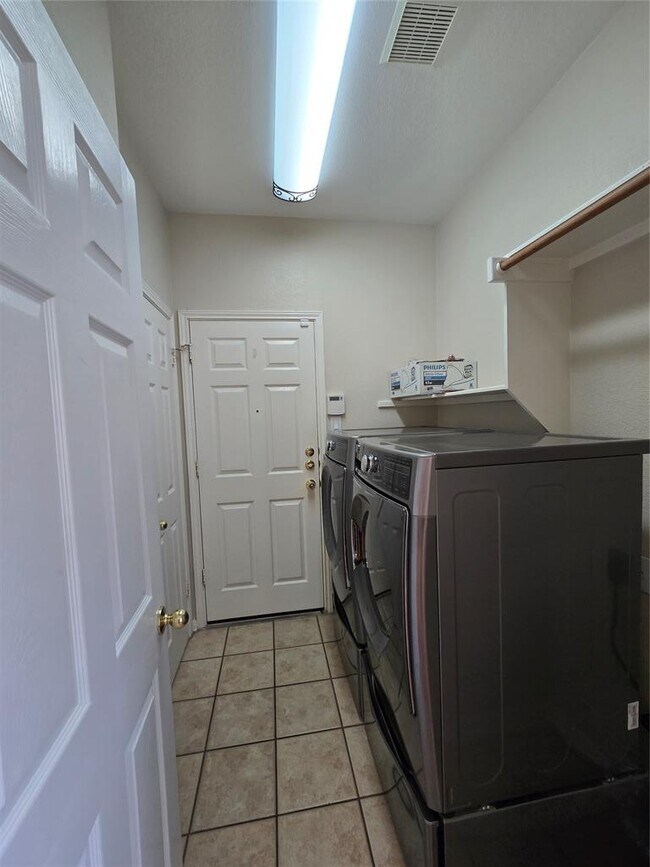 Building Photo - 1411 Hunter Ace Way