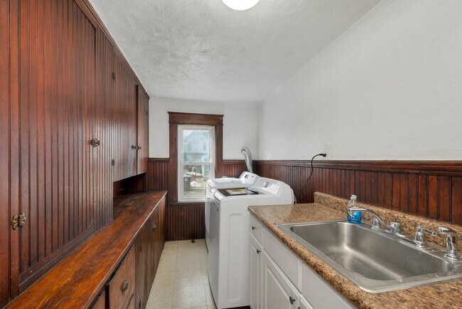 Building Photo - 135 Franklin St