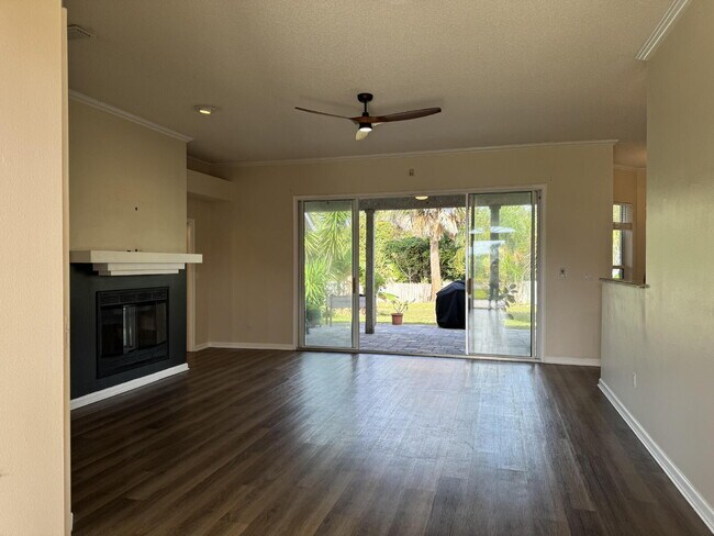 Building Photo - 7 Deerwood St