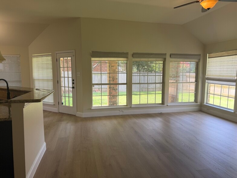 Building Photo - 10229 Andora Dr