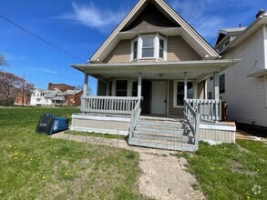 Building Photo - 640 Nesslewood Ave
