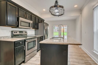 Building Photo - Remodeled house in great location in East Nashville