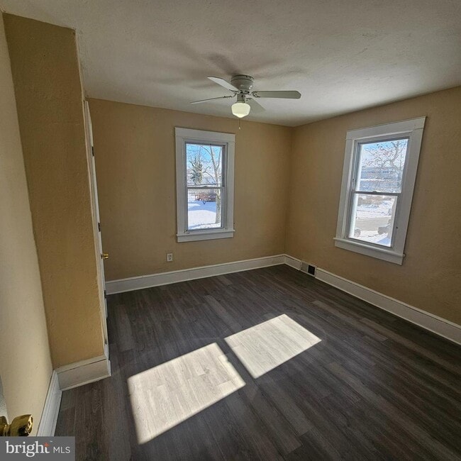 Building Photo - 112 N 2nd St