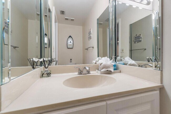 Building Photo - 353 S US HIGHWAY 1