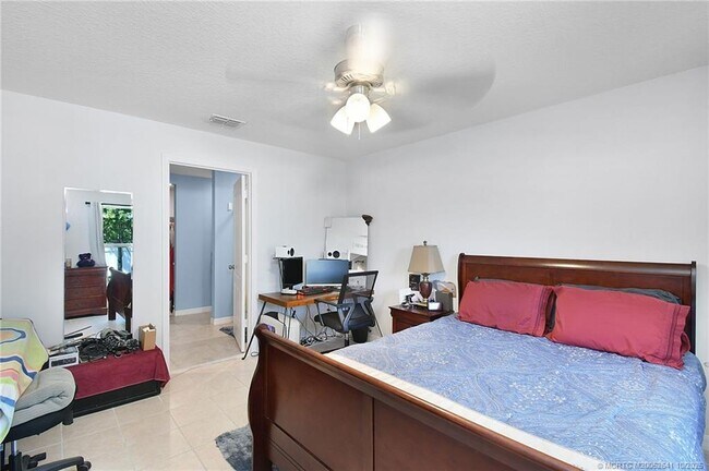 Building Photo - 5501 Jamboree Dr