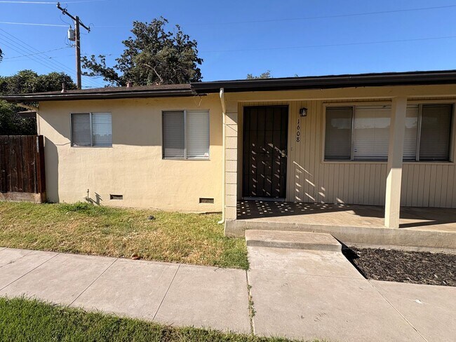 Building Photo - 0817