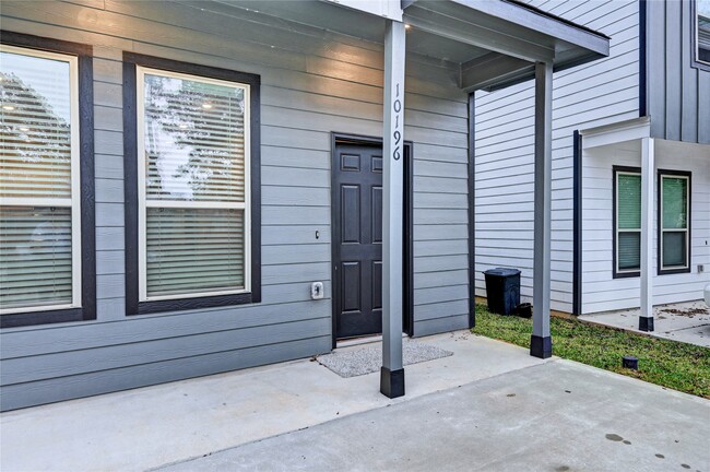 Building Photo - 10196 Barberry St