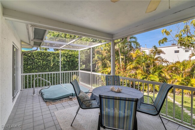 Building Photo - 288 Castaways St