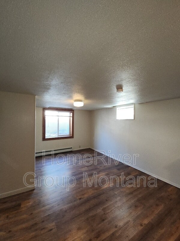 Building Photo - 724 Strand Ave