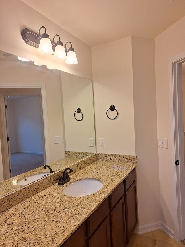 Building Photo - Wonderful Three Bedroom Home in Northeast ...