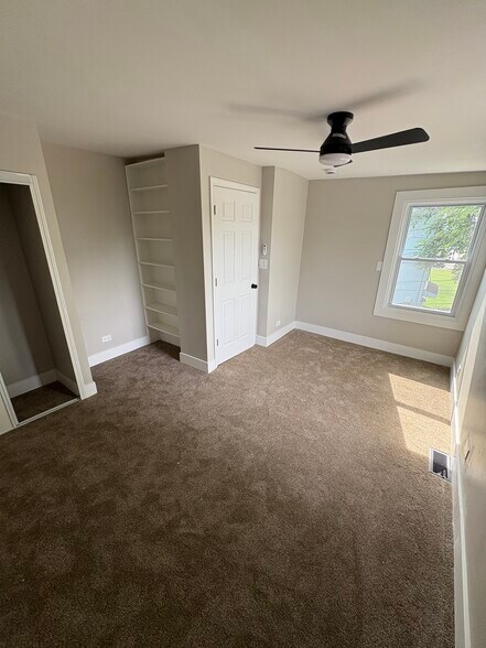 Building Photo - 3327 W Elm St