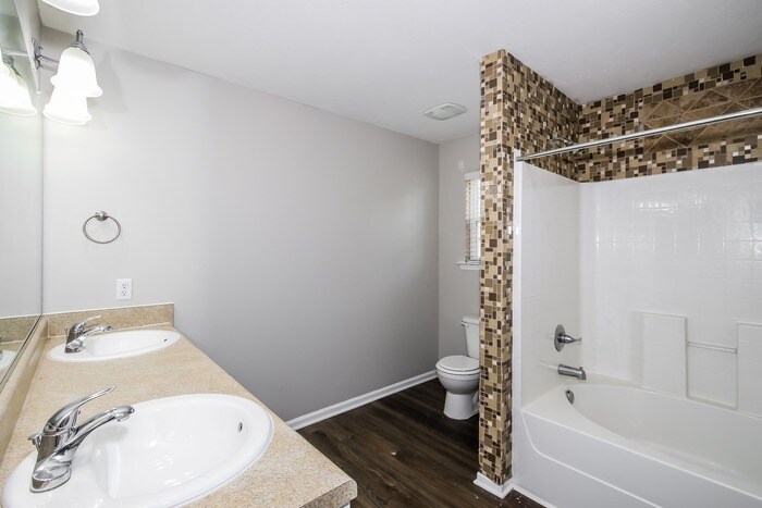 Building Photo - 1484 Collins Dr