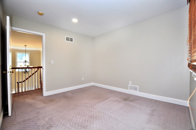 Building Photo - 34 Auburn Knoll