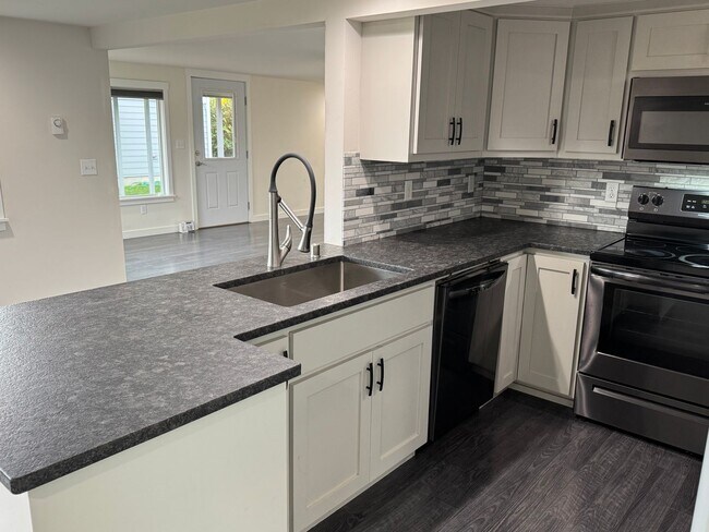 Building Photo - Jasmines Q