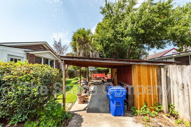 Building Photo - 25 8th Ave