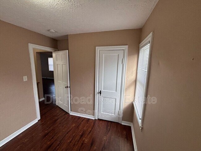 Building Photo - 1706 Meadow Ave