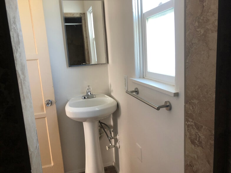 Bath: pedestal sink, medicine cabinet, window, new towel racks, and robe hooks - 6432 Smoketree Ave