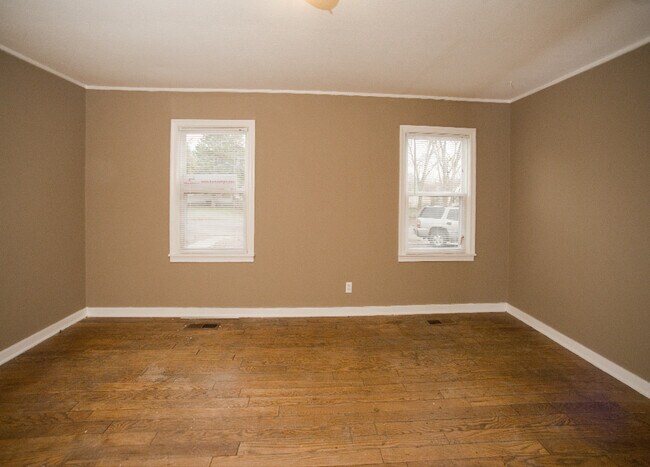 Building Photo - Coming Soon-1/3/2026-Charming 3 Bedroom Home **MOVE IN SPECIAL**