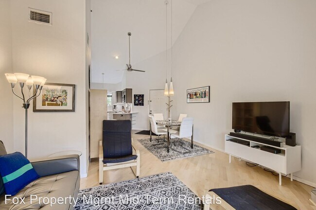 Building Photo - 2 br, 2 bath House - 565 Manhattan Dr #202