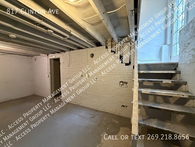 Building Photo - 817 Clinton Ave