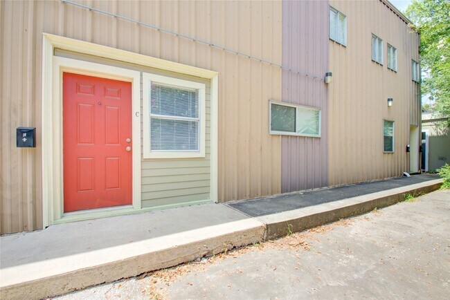 Building Photo - 6503 Mapleridge St