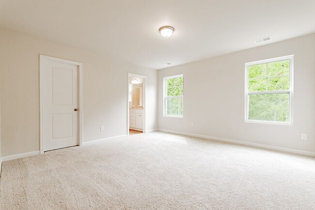 Building Photo - ?? A+ Special: One Month FREE Rent for a L...