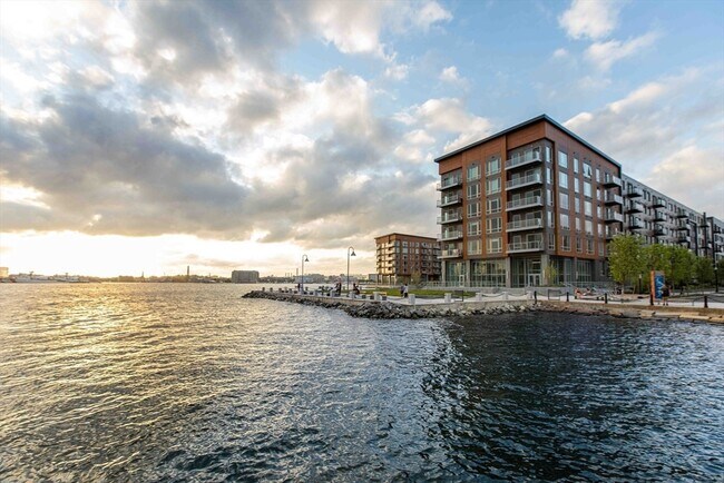 Building Photo - 45 Lewis St