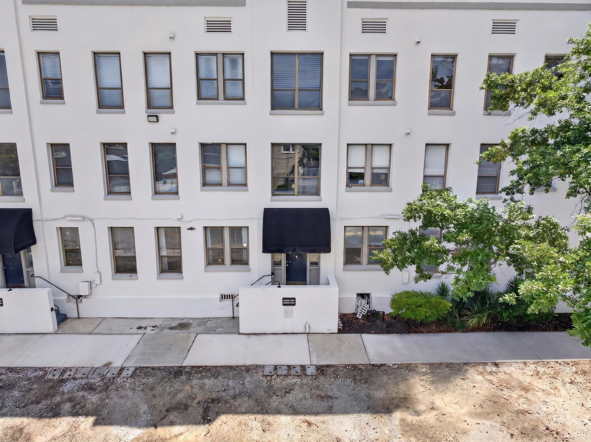 Building Photo - 2545 Oak St