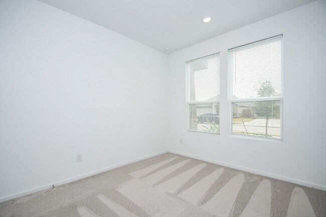 Building Photo - 6319 Seafoam Lake Dr