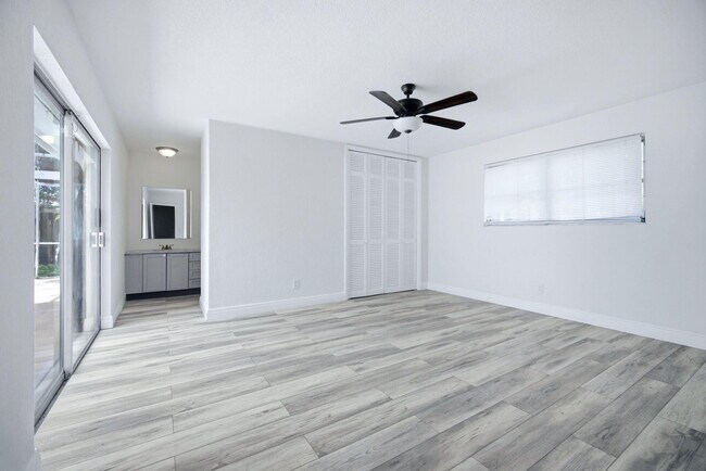 Building Photo - 321 E Chaminade Dr