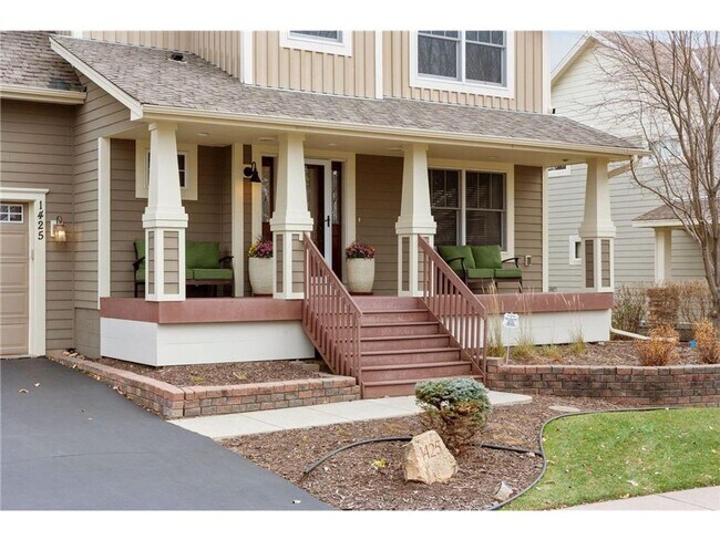 Building Photo - Woodbury, Stylish & Spacious Home Near Sho...