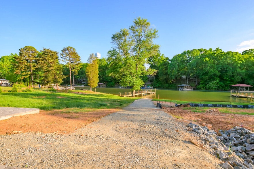 Building Photo - 336 Bridgewater Ln