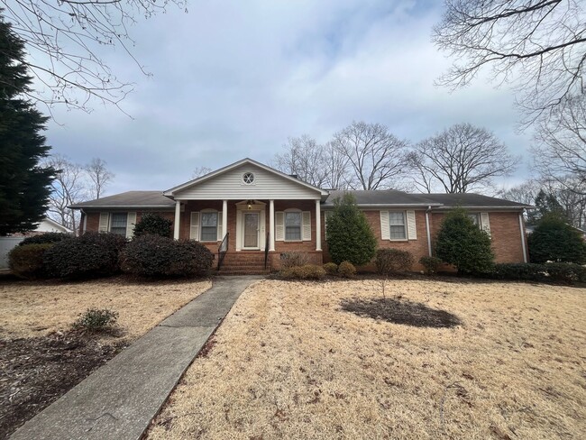 Building Photo - Beautiful Home!