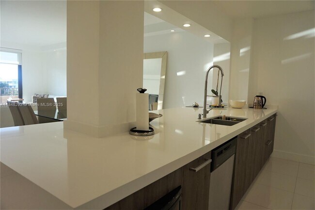 Building Photo - 251 Crandon Blvd