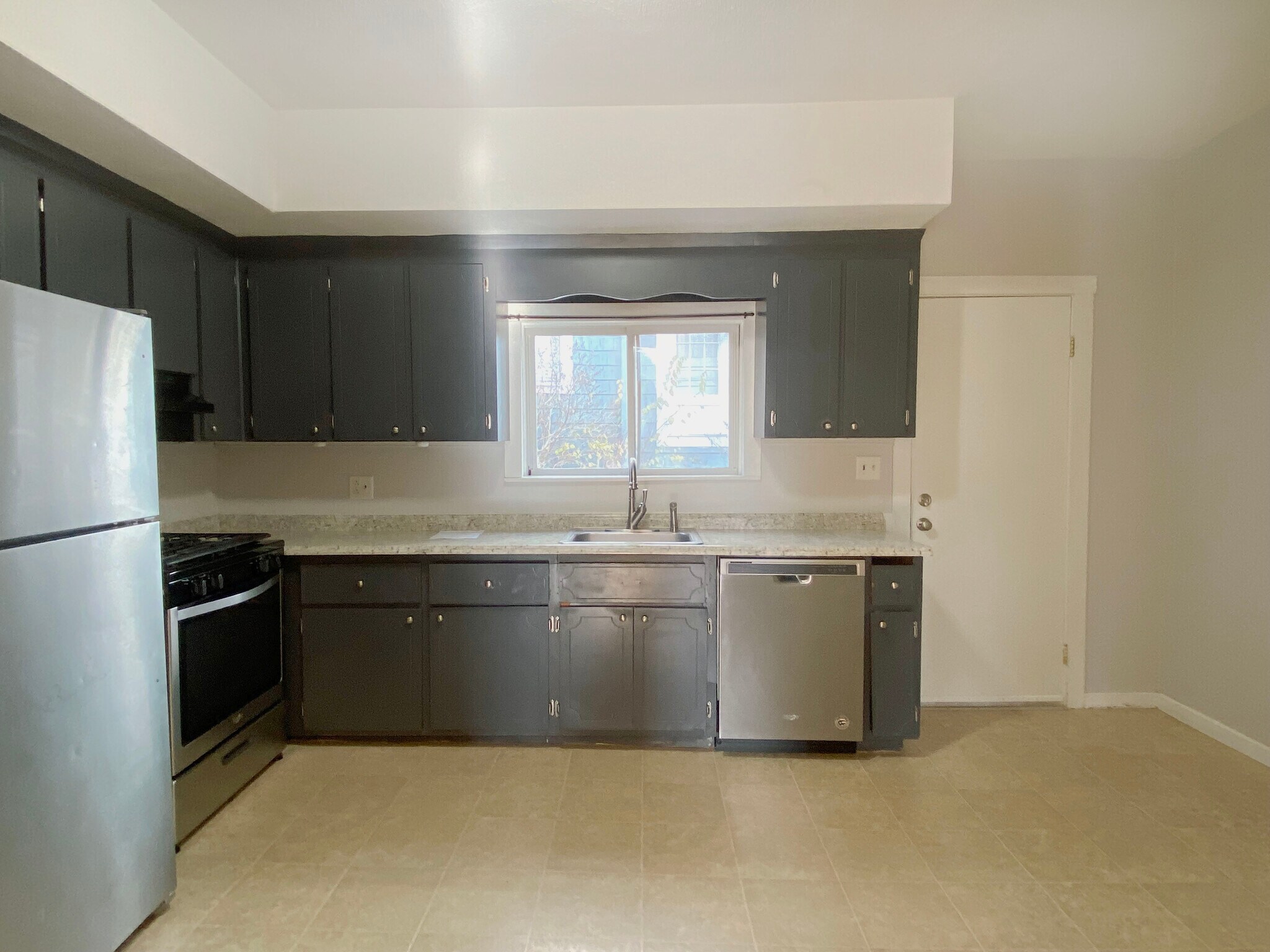 Kitchen - 111 Ashland St