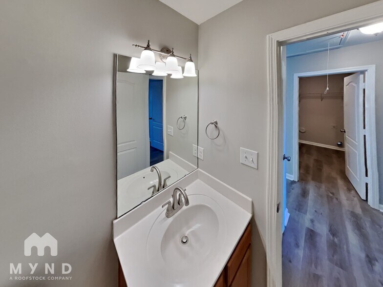 Building Photo - 10700 Parnie Ct