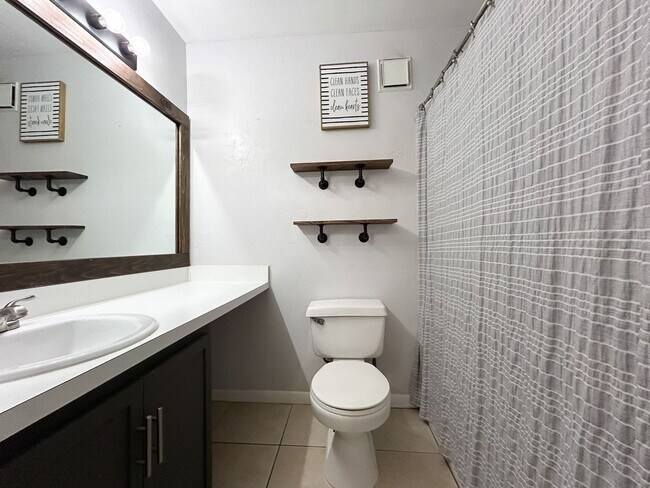 Building Photo - 3800 SW 20th Ave