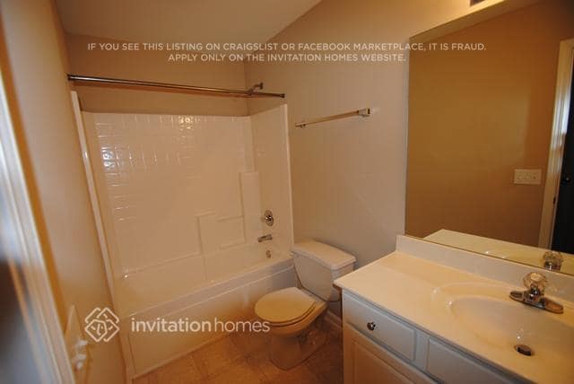 Building Photo - 4720 Parkview Walk Dr