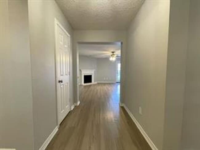 Building Photo - 10910 Red Cedar Dr