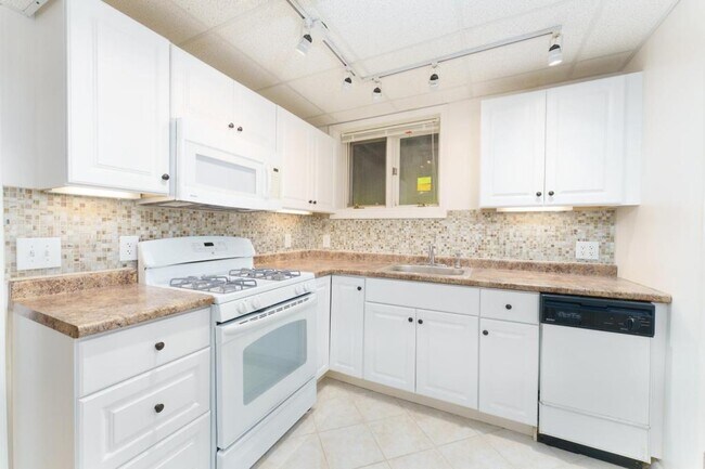Building Photo - 3620 Zimmer Rd