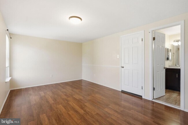 Building Photo - 204 Livingston Ct